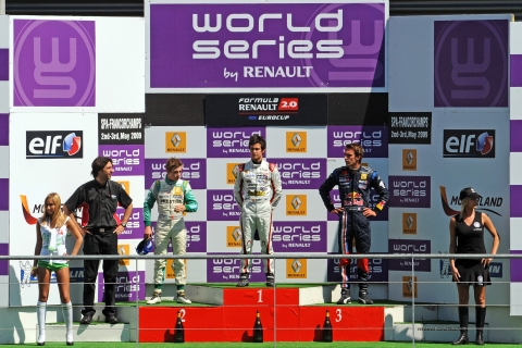 03109002_266_podium_race1